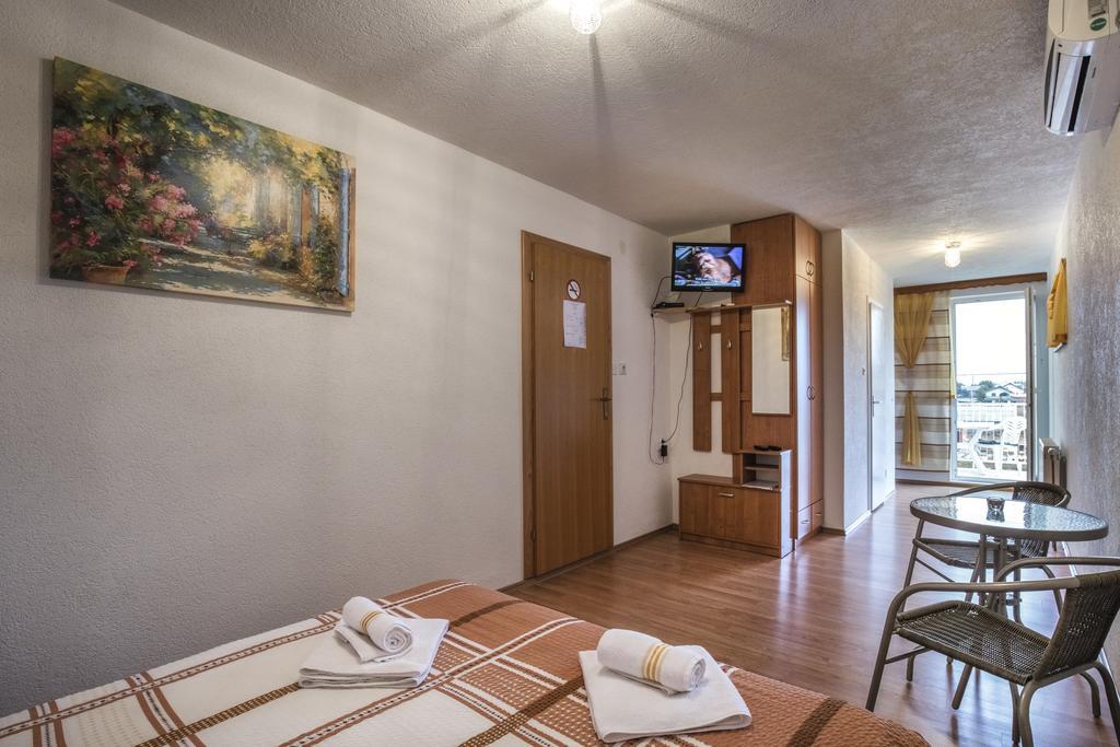 Apartment And Rooms Aracic Кореница Номер фото