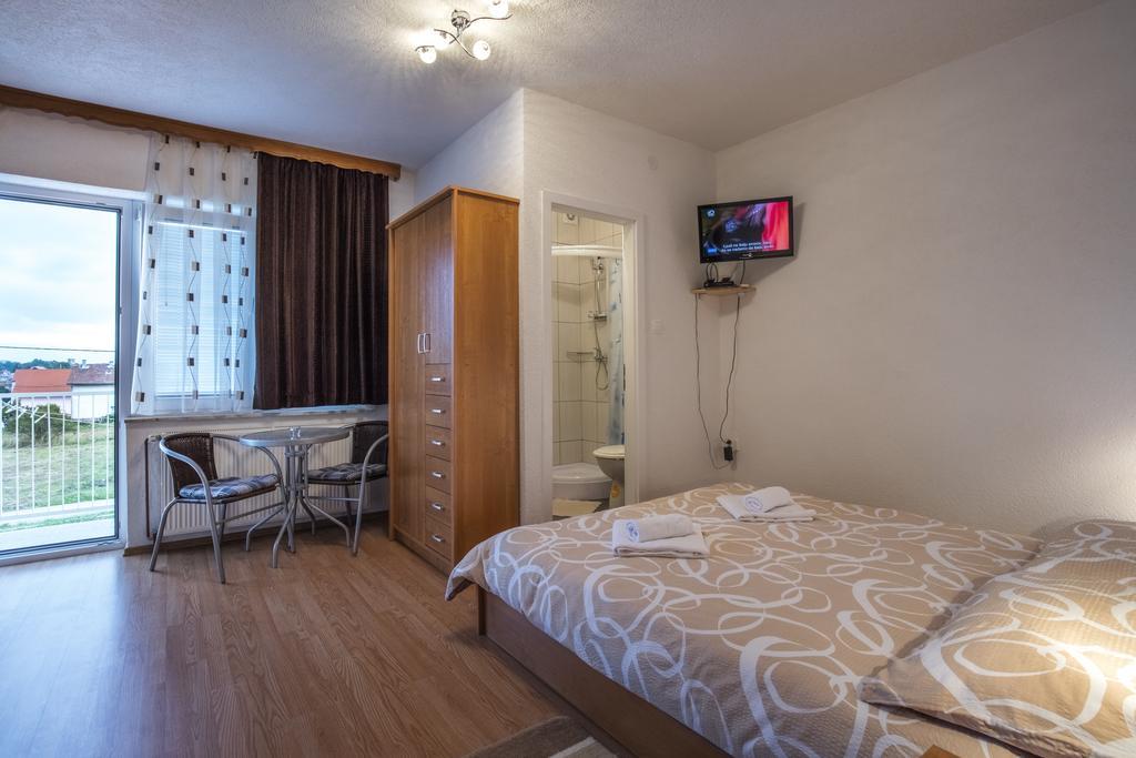 Apartment And Rooms Aracic Кореница Номер фото