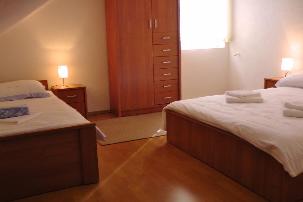 Apartment And Rooms Aracic Кореница Номер фото